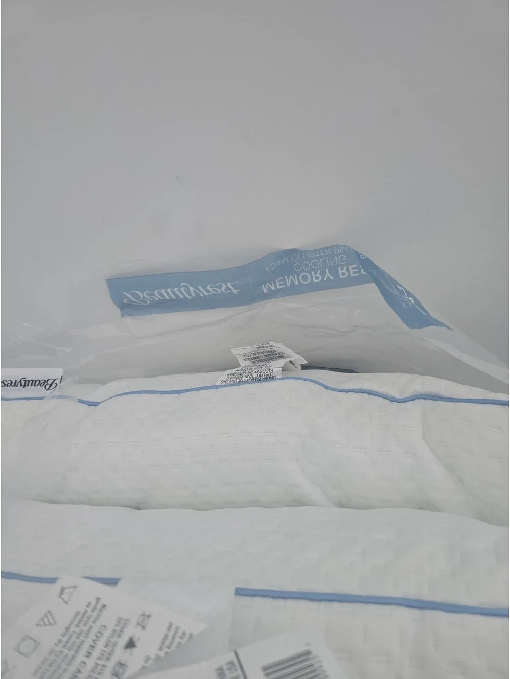 Beautyrest 2 pack memory rest cooling pillow 20X 28 inch